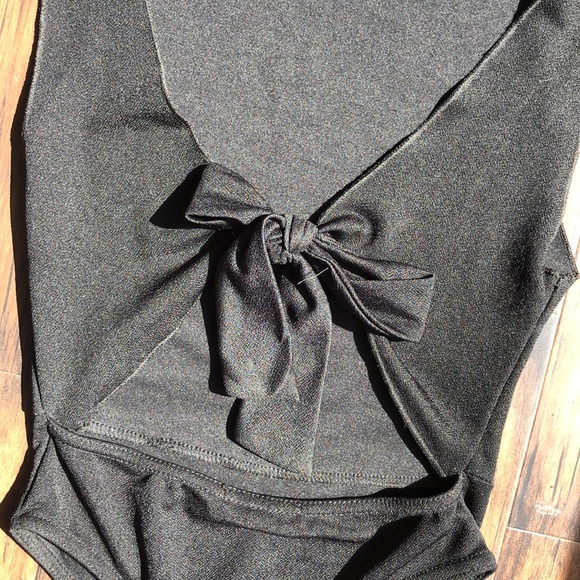 PrettyLittleThing black bodysuit size 2 tied back - Picture 3 of 3